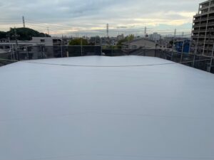 春日井市にて屋上防水工事＜塩ビシート機会固定工法＞